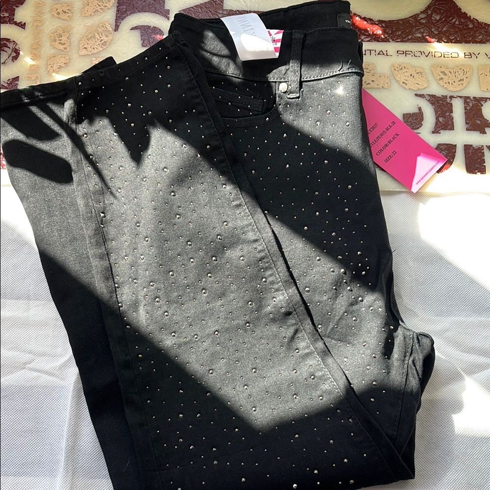 The style between us Black Skinny Pants with Dots